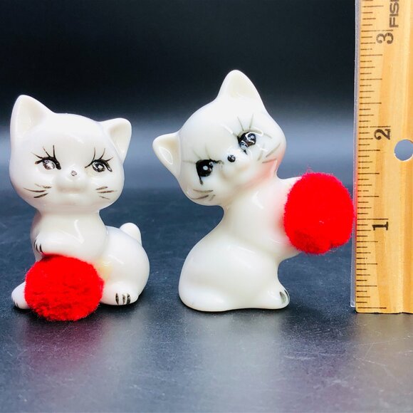 Vintage 80s Kitsch White Cat Figurine Set: Bone China Kitties with Red Pompoms - Picture 9 of 10